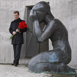 Dmitry Medvedev honours the victims of Stalin